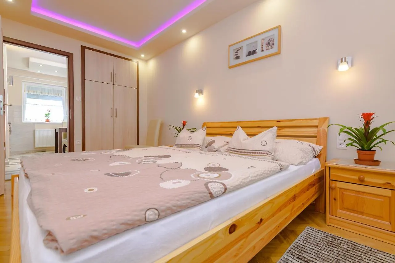 Illes Apartmanok I. Hajduszoboszlo Apartment