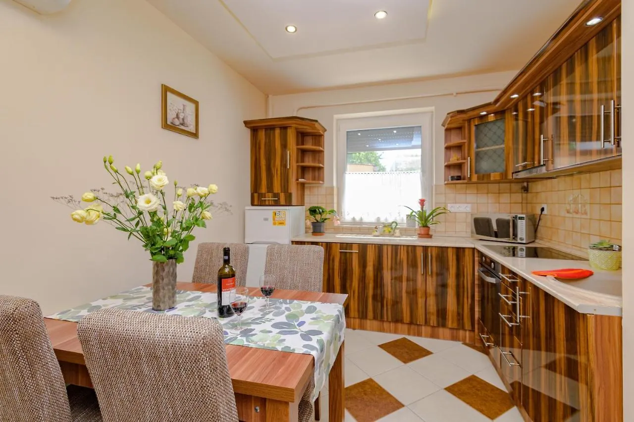Apartment Illes Apartmanok I. Hajduszoboszlo